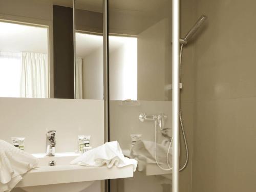 Habitación Doble Superior - 2 camas individuales del hotel Mercure Paris Opéra Faubourg Montmartre. Foto 3