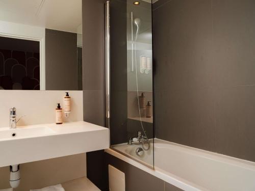 Habitación Doble Superior del hotel Mercure Paris Opéra Faubourg Montmartre. Foto 8