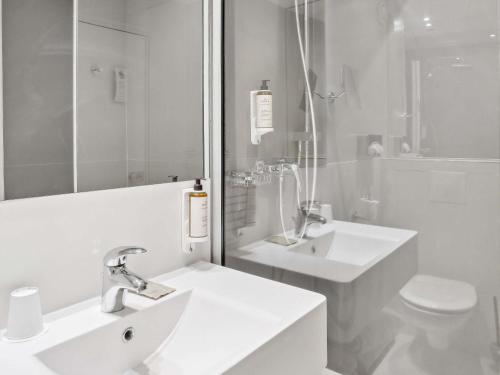 Habitación Doble Clásica del hotel Mercure Paris Opéra Faubourg Montmartre. Foto 2