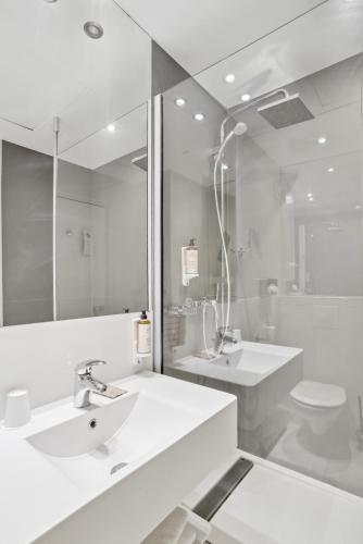 Habitación Doble Clásica del hotel Mercure Paris Opéra Faubourg Montmartre. Foto 4