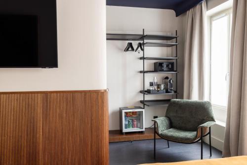 Habitación Doble Superior con balcón del hotel Cristal Champs-Elysées. Foto 12