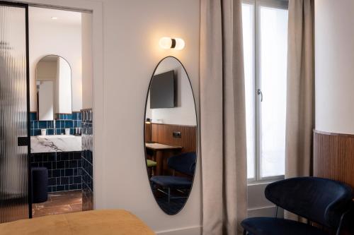 Habitación Doble Superior del hotel Cristal Champs-Elysées. Foto 6
