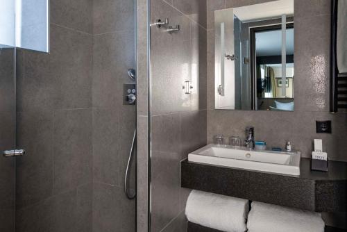 Habitación Clásica del hotel Opéra Liège. Foto 7