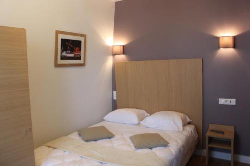 Habitación Doble Estándar con aseo y baño compartidos del hotel Hôtel De L'union. Foto 1