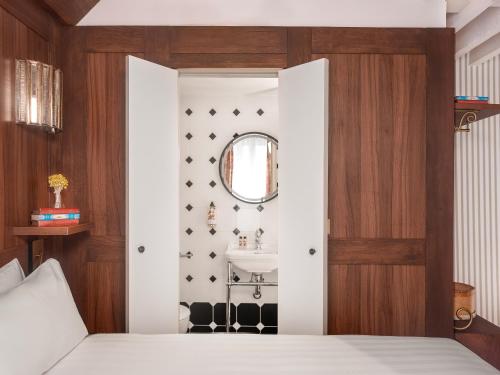 Habitación Doble Estándar del hotel De Senlis. Foto 10