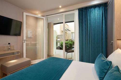 Habitación Doble Superior Jardín con acceso al spa del hotel La Lanterne and Spa By Timhotel. Foto 2