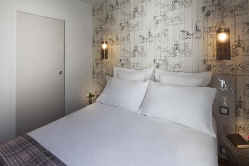 Habitación Doble Deluxe del hotel Le Mireille. Foto 5