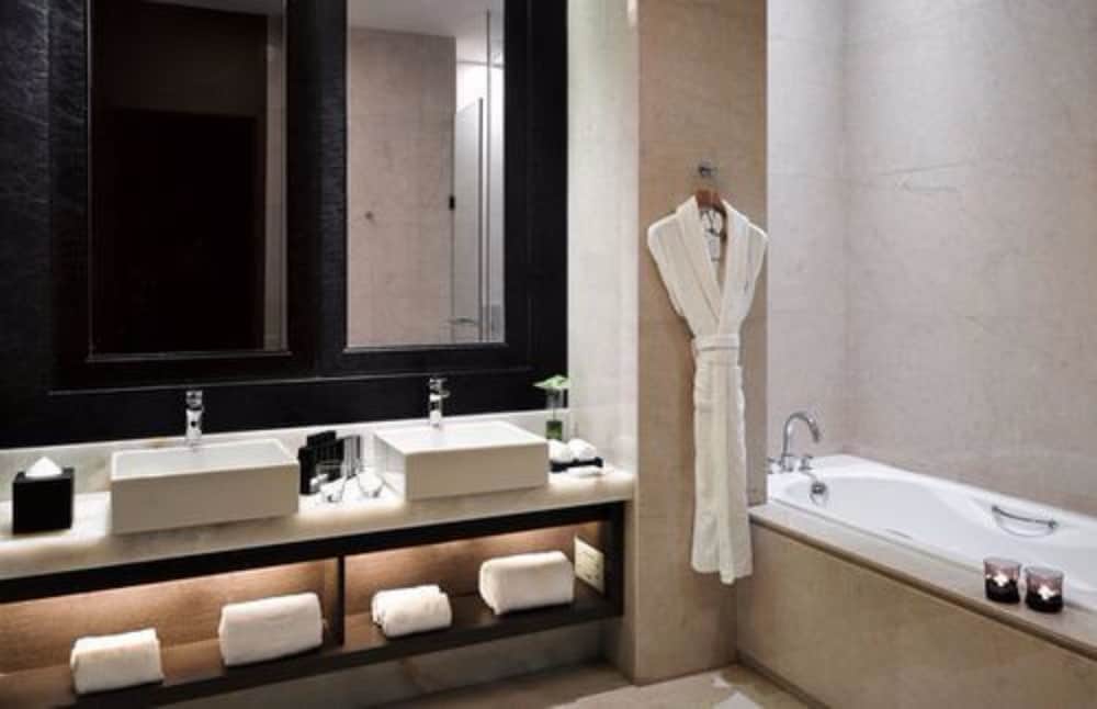 The Level con vistas a la ciudad del hotel Melia Jinan. Foto 1