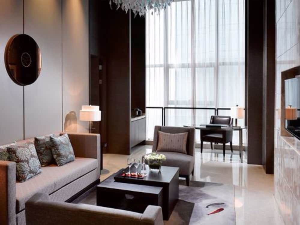 Suite Presidencial The Level con Vistas a la Ciudad del hotel Melia Jinan. Foto 1