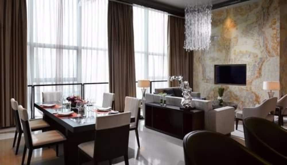 Suite Presidencial The Level con Vistas a la Ciudad del hotel Melia Jinan. Foto 2