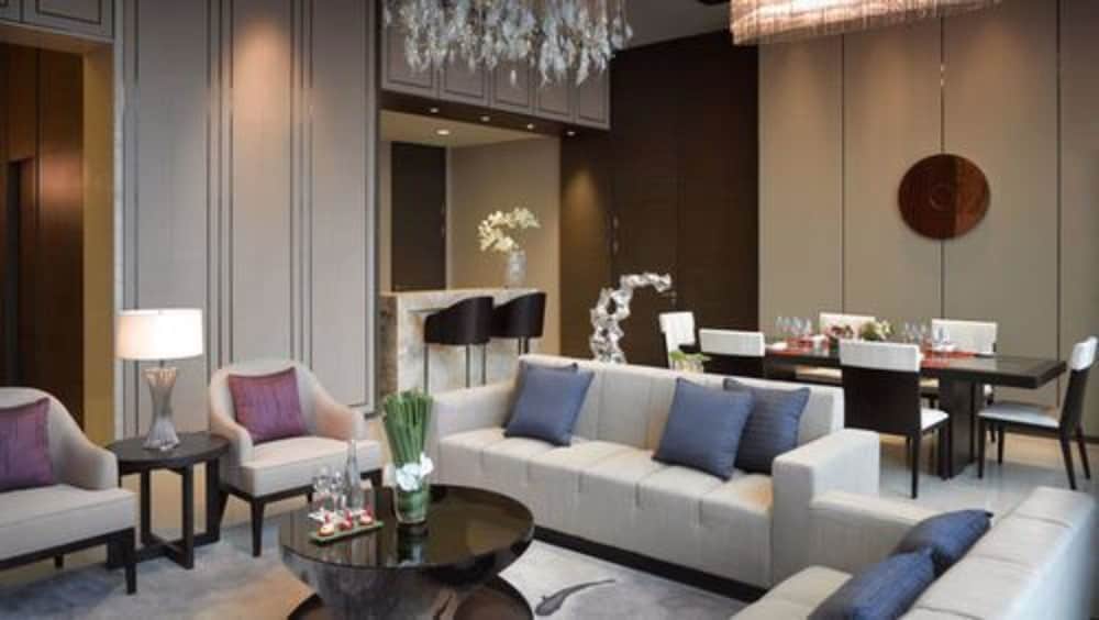 Suite Presidencial The Level con Vistas a la Ciudad del hotel Melia Jinan. Foto 5