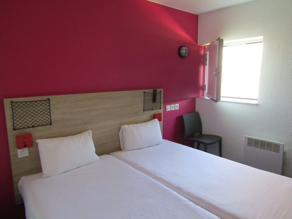 Habitación Cabrio 2 camas individuales con baño - nuevo #ontheroad del hotel f1 Maurepas. Foto 1