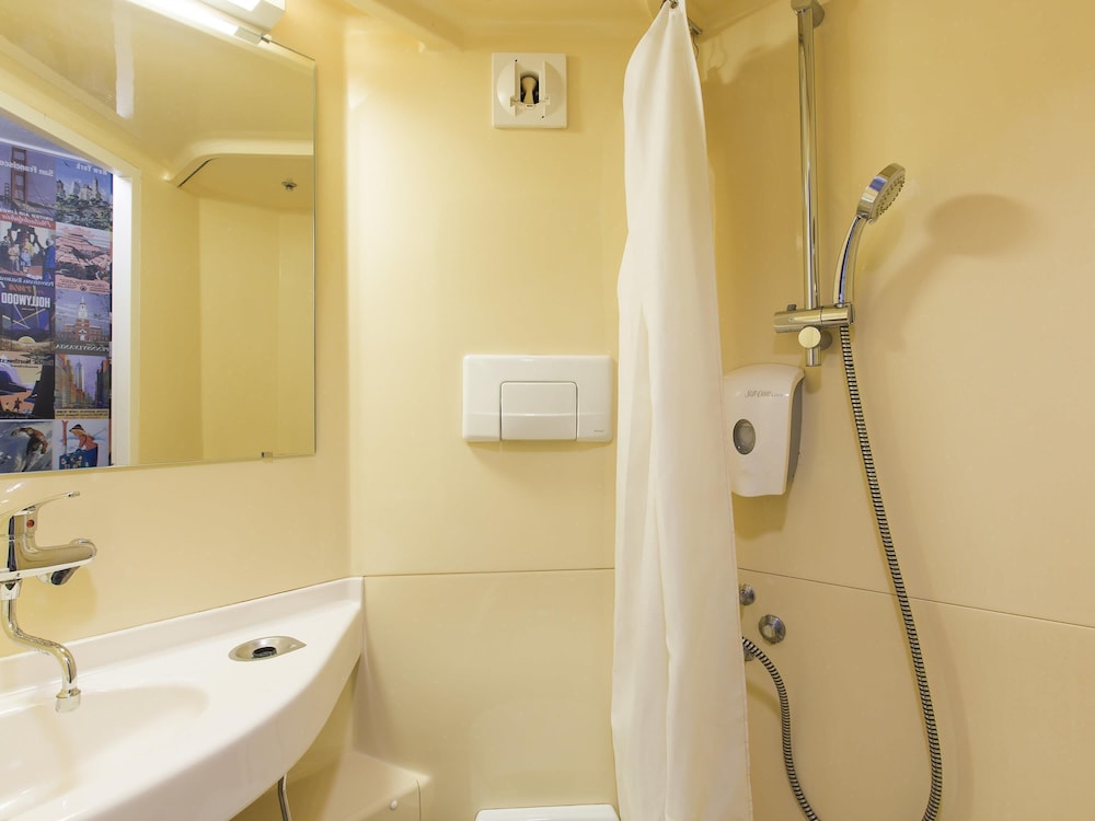 Habitación Cabrio 2 camas individuales con baño - nuevo #ontheroad del hotel f1 Maurepas. Foto 2