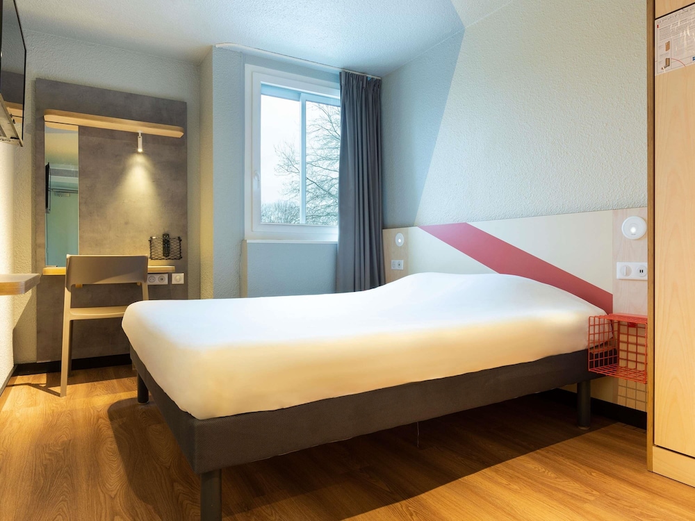 Habitación TRIPLE con 1 cama doble y 1 cama abatible del hotel Ibis Budget Antony Massy (renovated 2024)