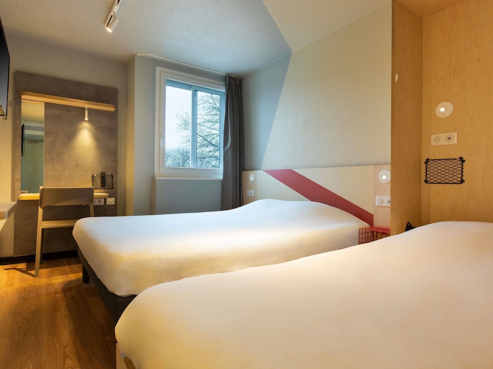 Habitación TRIPLE con 1 cama doble y 1 cama abatible del hotel Ibis Budget Antony Massy (renovated 2024). Foto 3