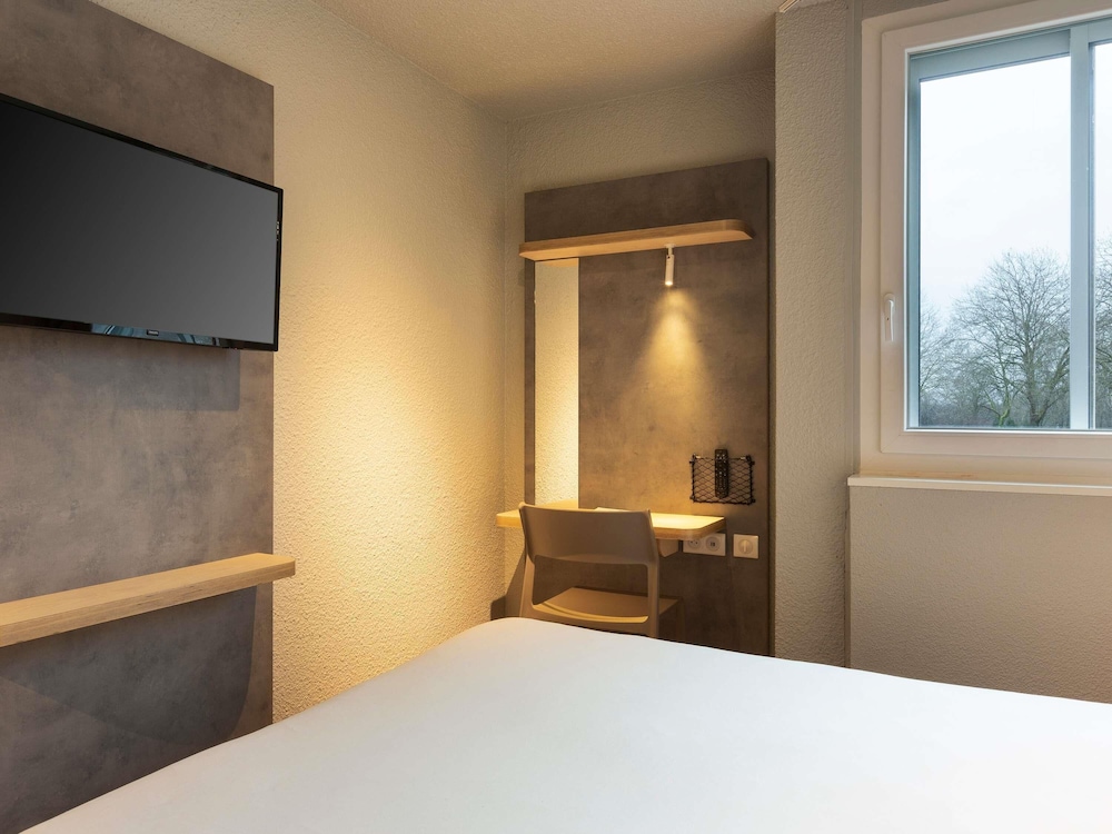 Habitación TRIPLE con 1 cama doble y 1 cama abatible del hotel Ibis Budget Antony Massy (renovated 2024). Foto 4