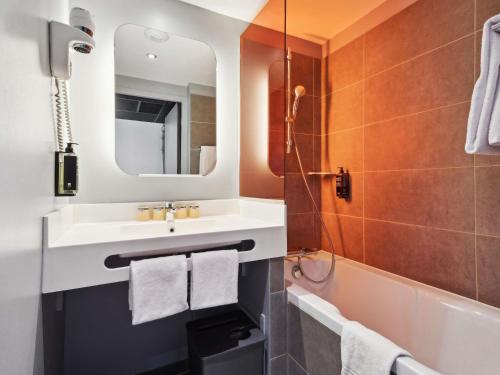 Suite Junior del hotel ibis Styles Paris CDG Airport. Foto 1