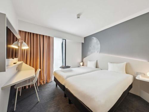 Habitación Doble Estándar - 2 camas del hotel ibis Styles Paris CDG Airport. Foto 3