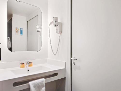 Habitación Doble Estándar - 2 camas del hotel ibis Styles Paris CDG Airport. Foto 2