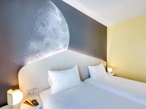 Habitación Doble Estándar - 2 camas del hotel ibis Styles Paris CDG Airport. Foto 3