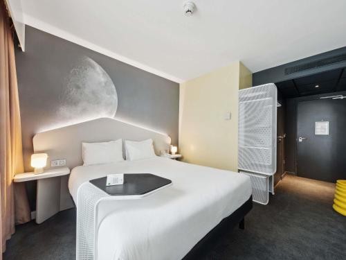 Habitación Doble Estándar - Adaptada para personas con movilidad reducida del hotel ibis Styles Paris CDG Airport. Foto 5
