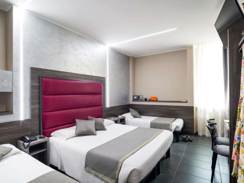 Habitación Cuádruple del hotel Ibis Styles Milano Centro. Foto 2