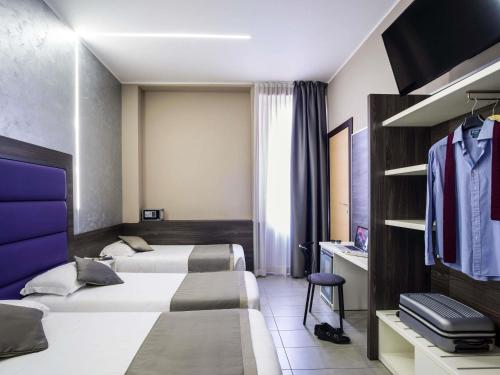 Habitación Cuádruple del hotel Ibis Styles Milano Centro. Foto 3