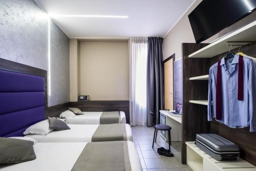 Habitación Triple del hotel Ibis Styles Milano Centro. Foto 6