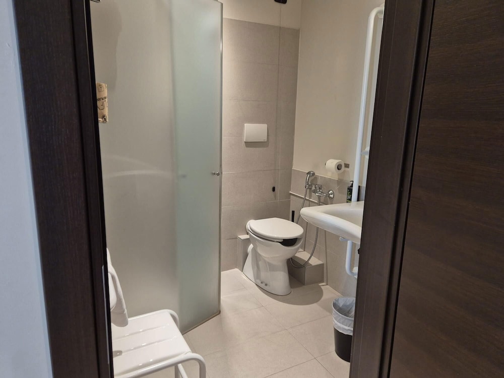 Habitación doble, accesible para personas con discapacidad, no fumadores del hotel B&B Milano - Sesto. Foto 3