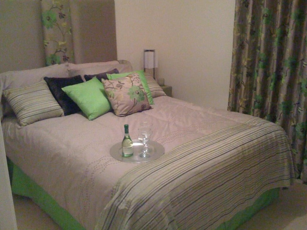 Habitación Confort doble, baño compartido del hotel Apple House Guesthouse Heathrow Airport. Foto 1