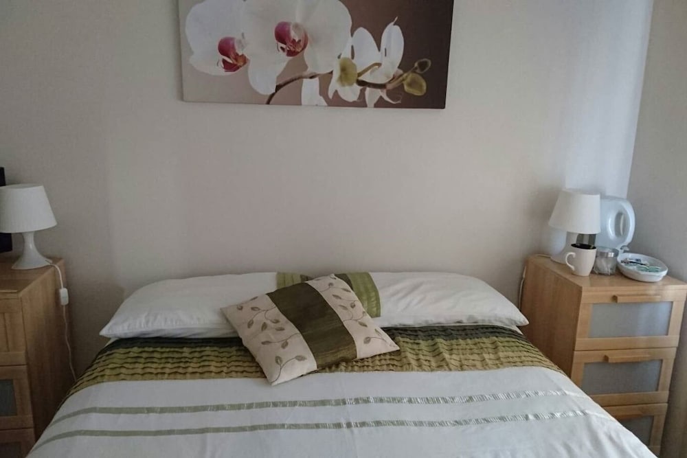 Habitación triple Confort, baño privado del hotel Apple House Guesthouse Heathrow Airport