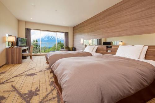 Habitación Moderada con 2 camas individuales y vistas al monte Fuji del hotel Fuji View. Foto 2
