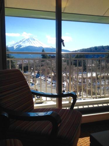 Habitación Moderada con 2 camas individuales y vistas al monte Fuji del hotel Fuji View. Foto 4