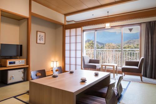 Habitación Moderada de estilo japonés con vistas al jardín del hotel Fuji View. Foto 1