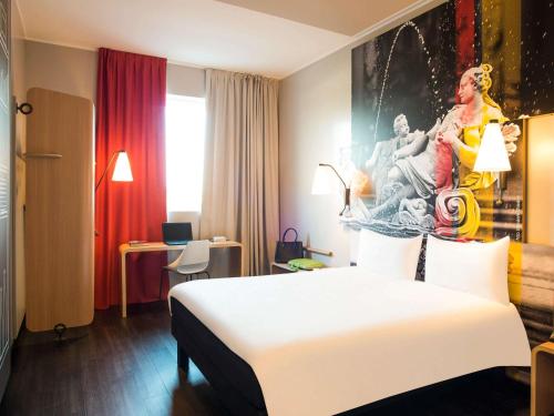 Habitación Estándar con 1 cama doble del hotel Ibis Milano Fiera. Foto 1