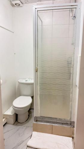 Habitación Familiar con baño privado del hotel Anwar House. Foto 26