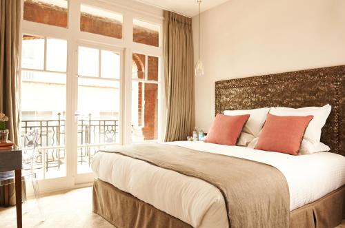 Suite con balcón del hotel The Bull and The Hide