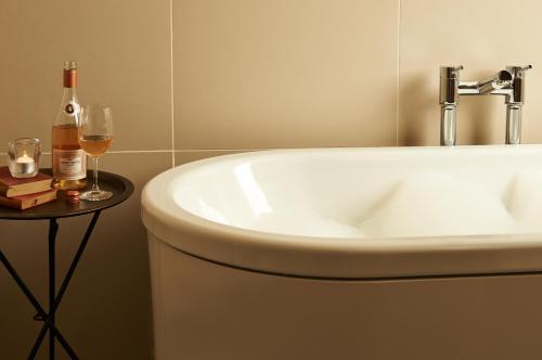 Suite con balcón del hotel The Bull and The Hide. Foto 5