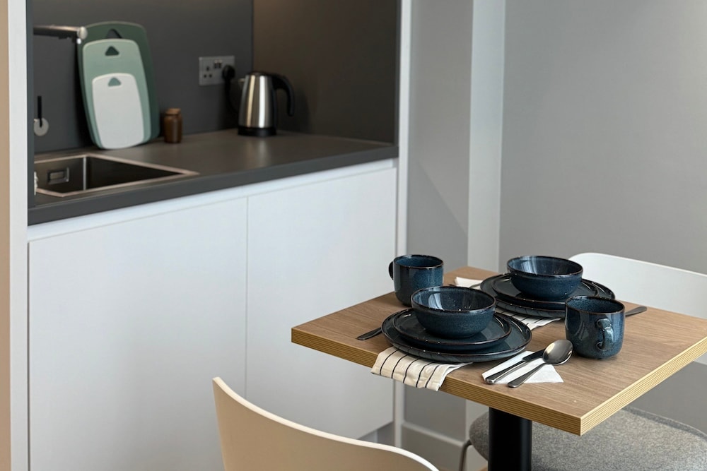 Suite, 1 cama doble, cocina básica (Free Hot Breakfast) del hotel Holiday Inn Express London - Ealing. Foto 3