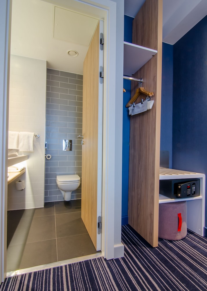 Habitación estándar, 2 camas individuales (Free Hot Breakfast) del hotel Holiday Inn Express London - Ealing. Foto 4