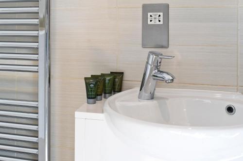 Apartamento de 1 dormitorio - Semisótano del hotel Red Lion Court By City2stay. Foto 2