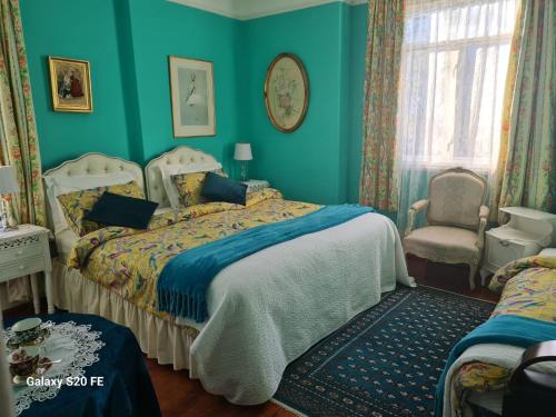 Habitación Triple Clásica del hotel Juliette's Bed and Breakfast. Foto 8