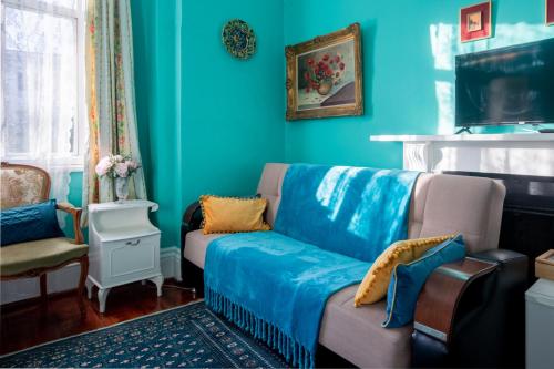 Habitación Triple Clásica del hotel Juliette's Bed and Breakfast. Foto 9
