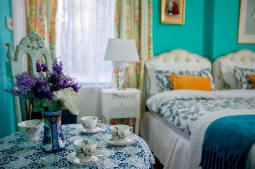 Habitación Triple Clásica del hotel Juliette's Bed and Breakfast. Foto 12