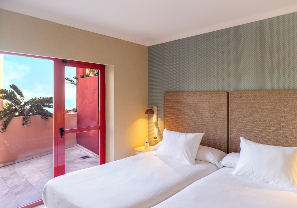 Suite junior, vistas al mar del hotel Holiday World Village Affiliated by Meliá. Foto 1