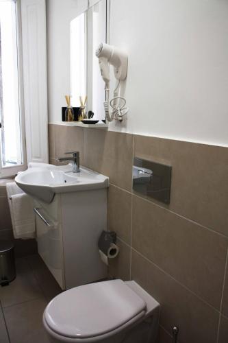 Habitación Doble Económica del hotel Roma Resort Colosseum. Foto 7