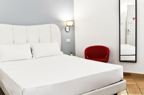 Habitación Doble Económica del hotel Roma Resort Colosseum. Foto 9