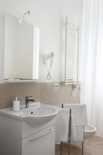 Habitación Doble Económica del hotel Roma Resort Colosseum. Foto 15