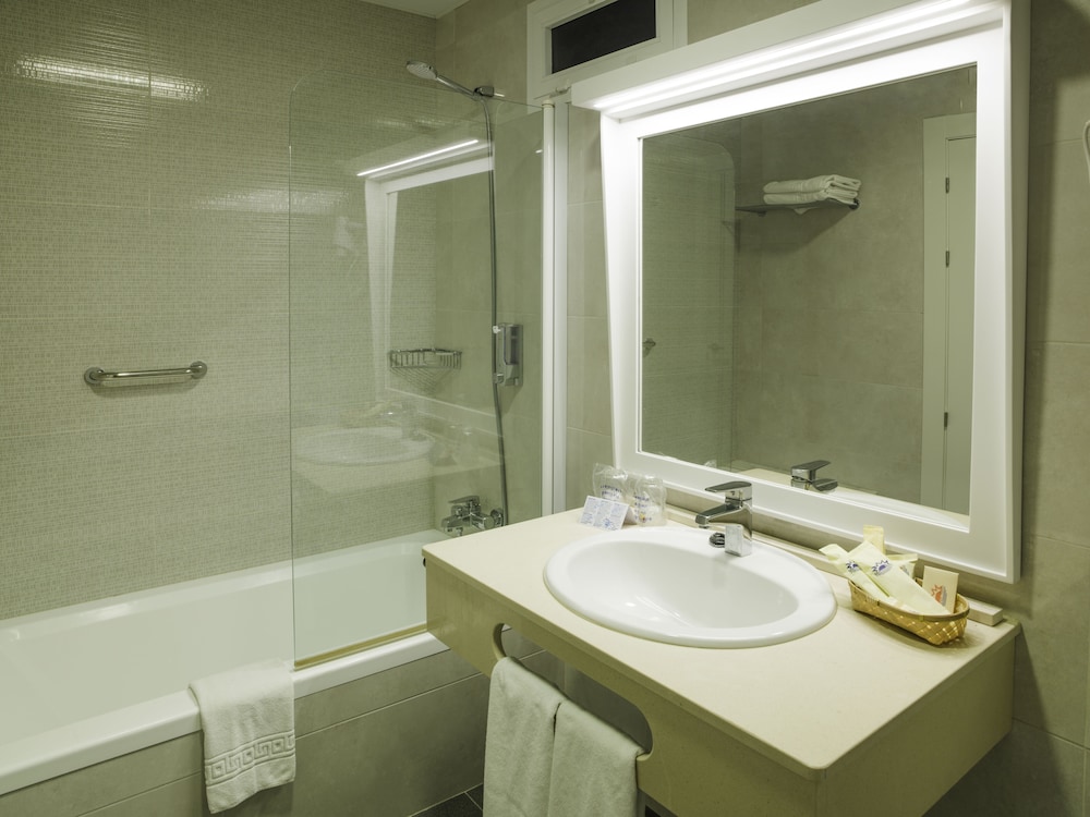 Habitación estándar doble del hotel Monarque Torreblanca. Foto 5