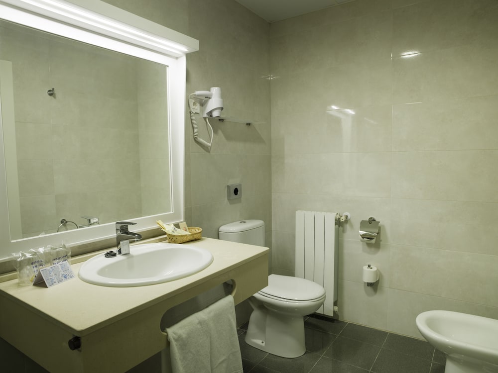 Habitación estándar doble del hotel Monarque Torreblanca. Foto 6